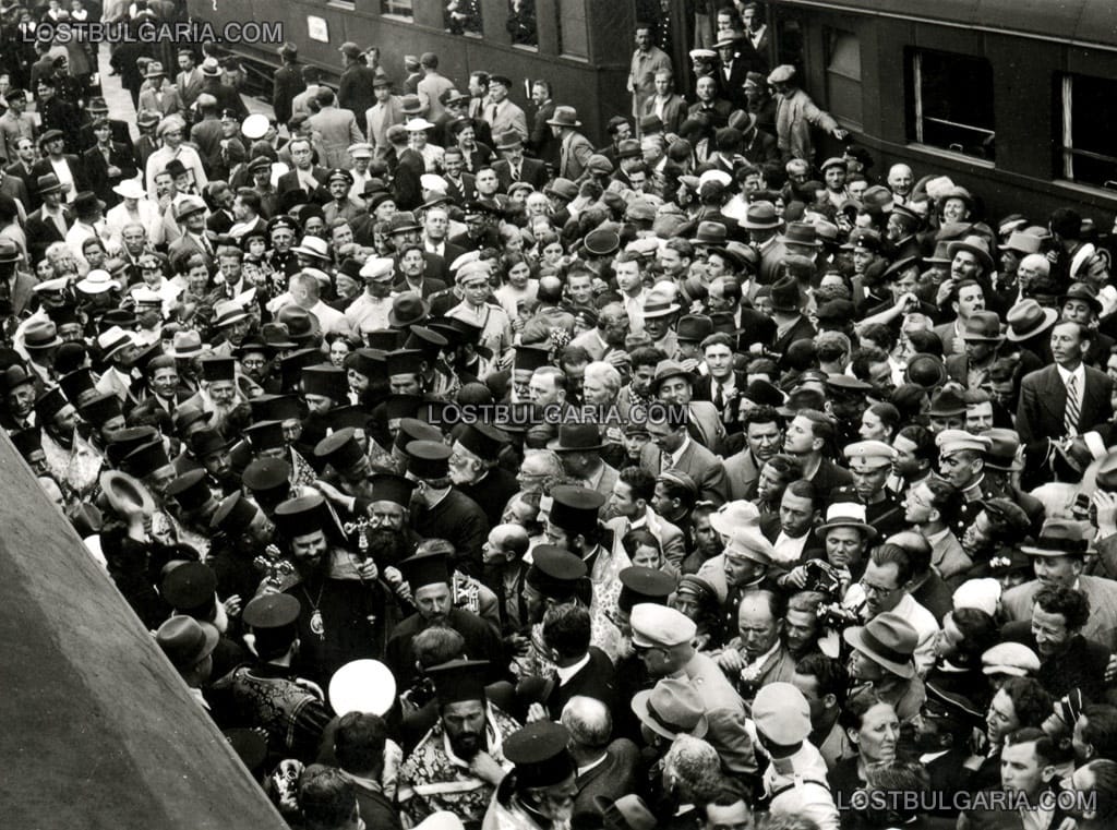 Посрещането на Варненския и Преславски митрополит Йосиф на гарата във Варна, 1938 г.