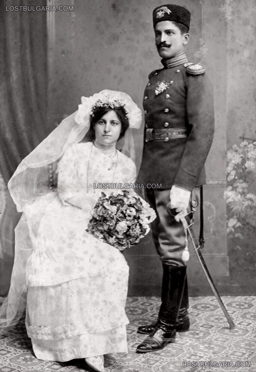 Младоженци: млад офицер със съпругата си, Стара Загора, 1911 г.