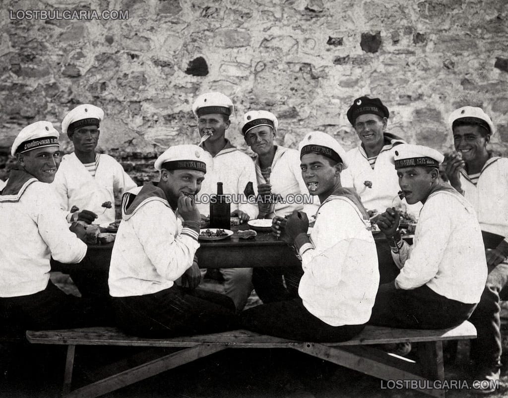Банкет на моряци от телефонната команда, Несебър, 1926 г.