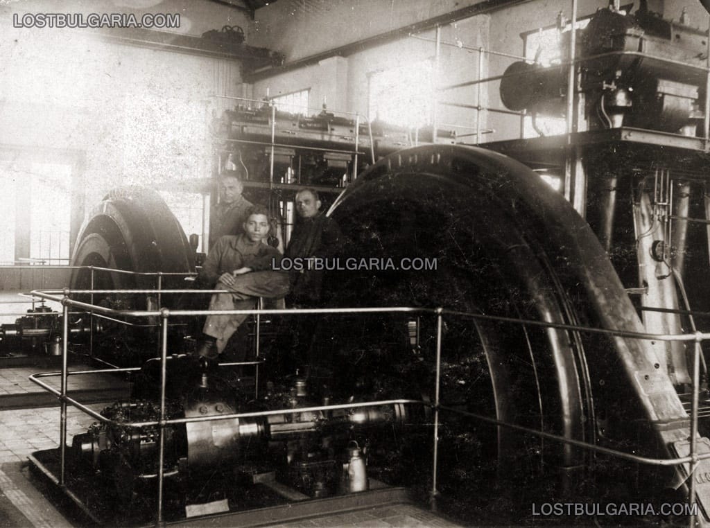 Техници в електроцентрала, 20-те години на ХХ век