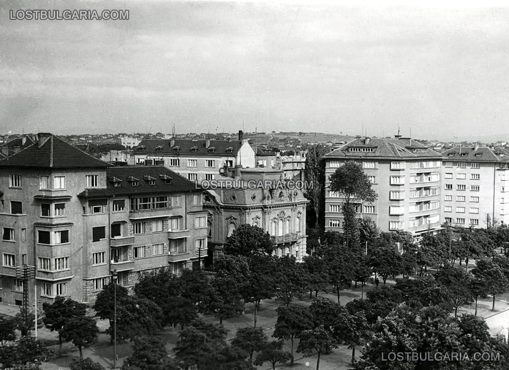 София, къщата на д-р Хараламби Сърмаджиев (днес резиденция на турския посланик) на булевард "Цар Освободител", 30-те години на ХХ век