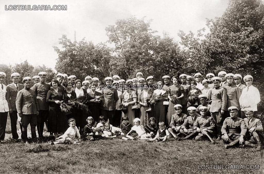 Летци и други офицери със съпругите и децата си, началото на 30-те години на ХХ век