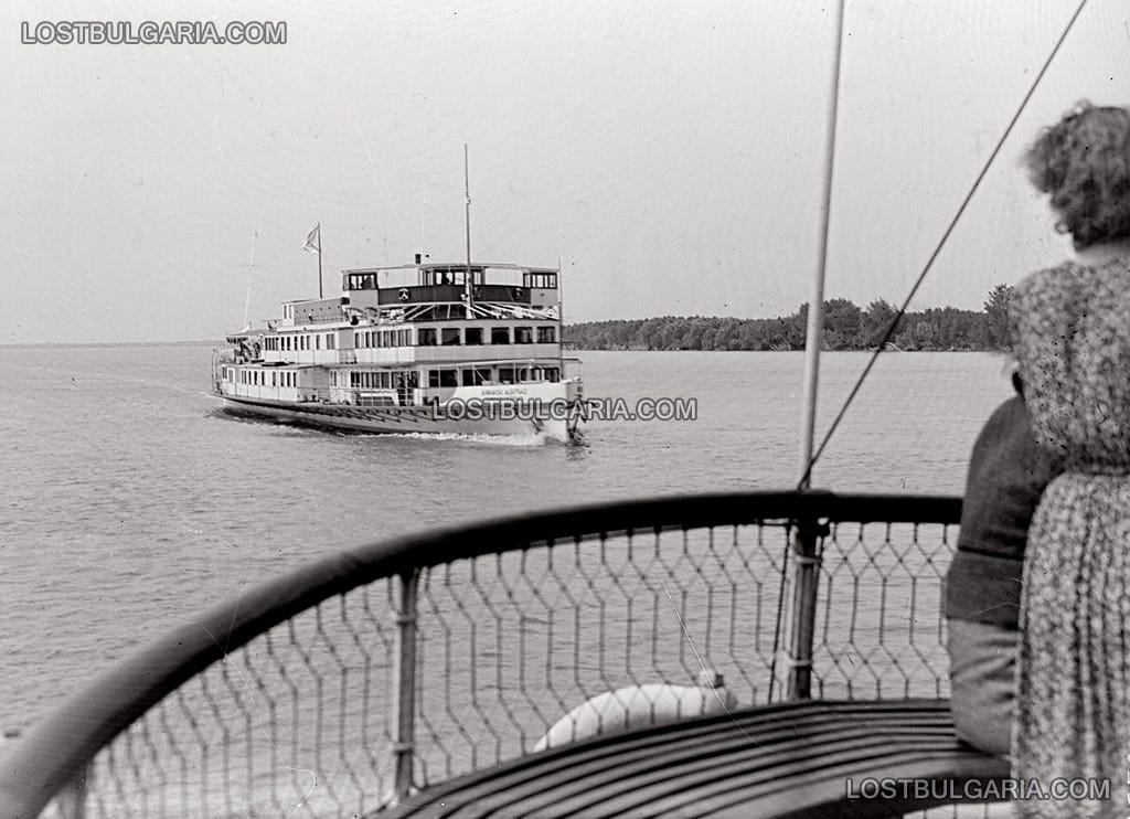 С кораб по река Дунав, 40-те години на ХХ век