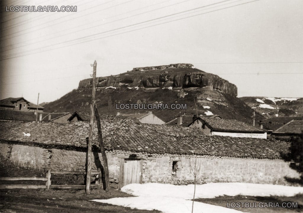 Изглед от хан и гостилница до крепостта Овеч край Провадия, 1941 г.