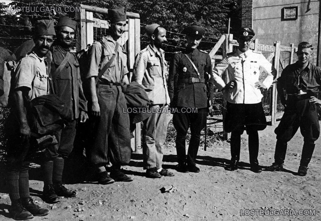Професор Димитър Яранов (географ и геолог; третият отдясно) - начело на мисията при щаба на Вермахта в Солун, заедно с немски офицер освобождава гръцки военнопленници от български произход, май-юни 1941 г.
