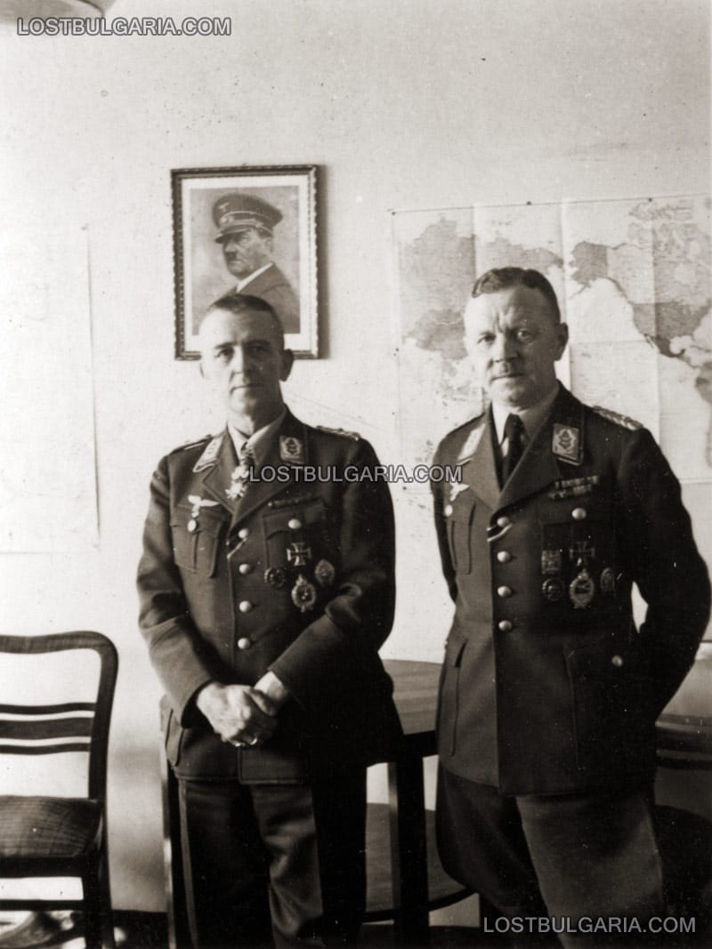 Германският военен аташе в София, подполковник Йост и полковник Ханс Брукман (Oberst Hans Bruckmann), пристигнал да поеме неговата длъжност, март 1942 г., София