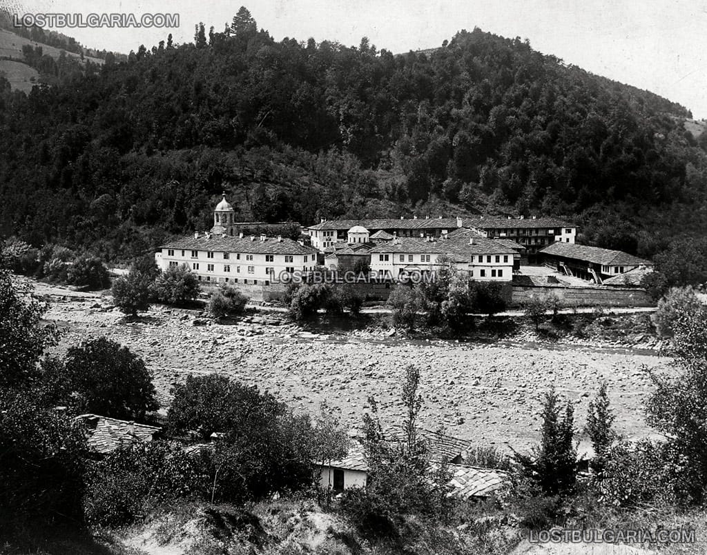Изглед към Троянския манастир, началото на ХХ век