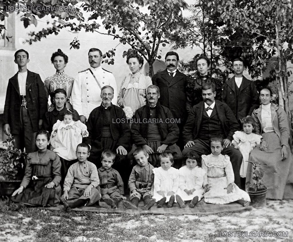 Заможна и многобройна българска фамилия от началото на ХХ век