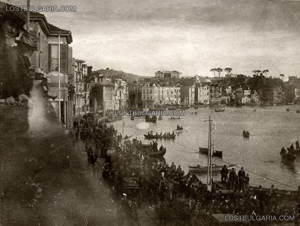 Цариград (Истанбул), пристанището на квартала Бебек и Босфора, началото на XX век