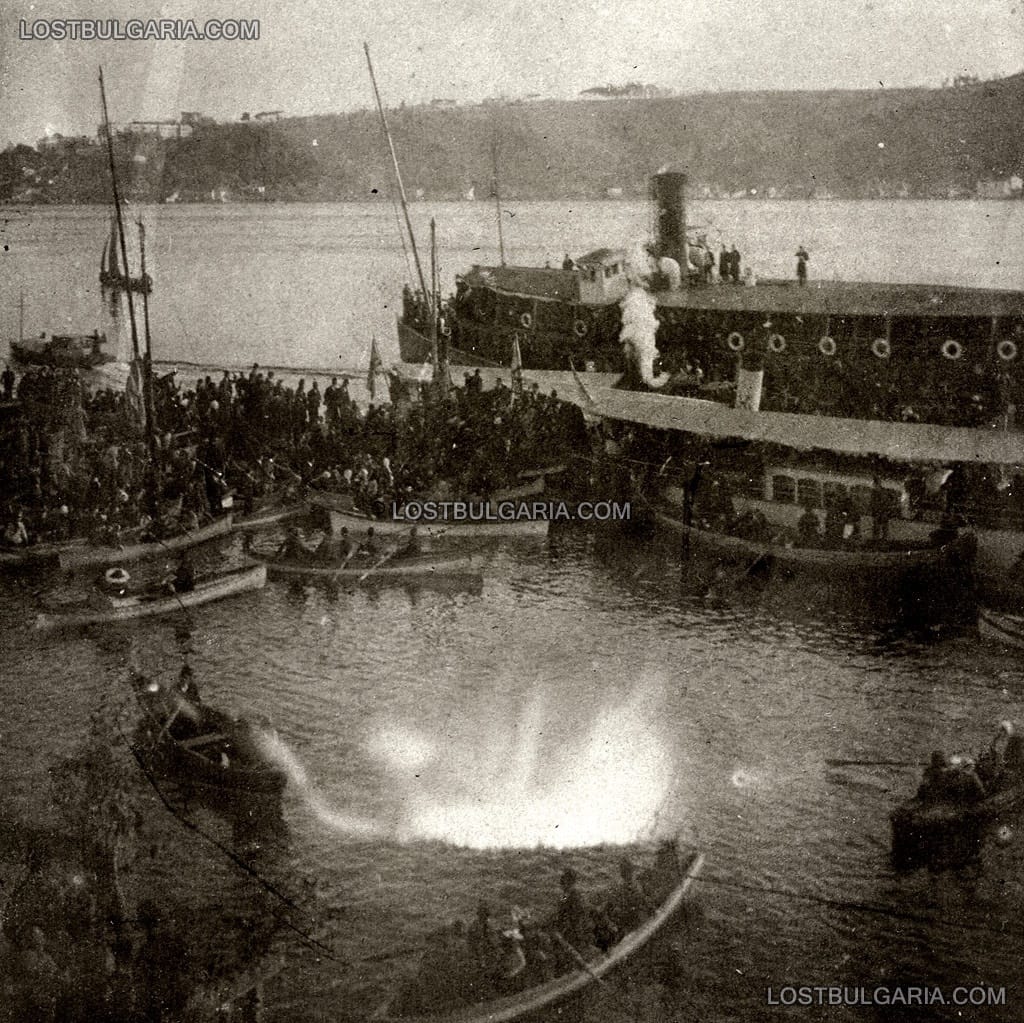Цариград, параходи и лодки на кей в Босфора, началото на XX век
