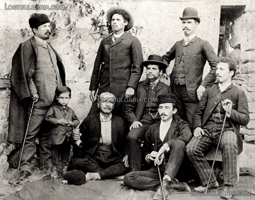 Учители от Брезово на разходка до село Хамзаларе (Зелениково), Брезовско, 1892 г.