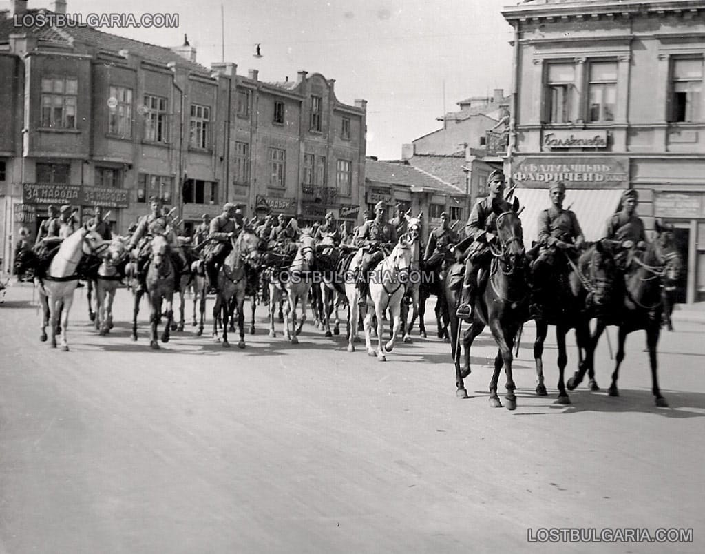 Пристигане на частите на Гвардейския на Н.В. Конен полк във Варна на път към Южна Добруджа, 17 септември 1940 г.