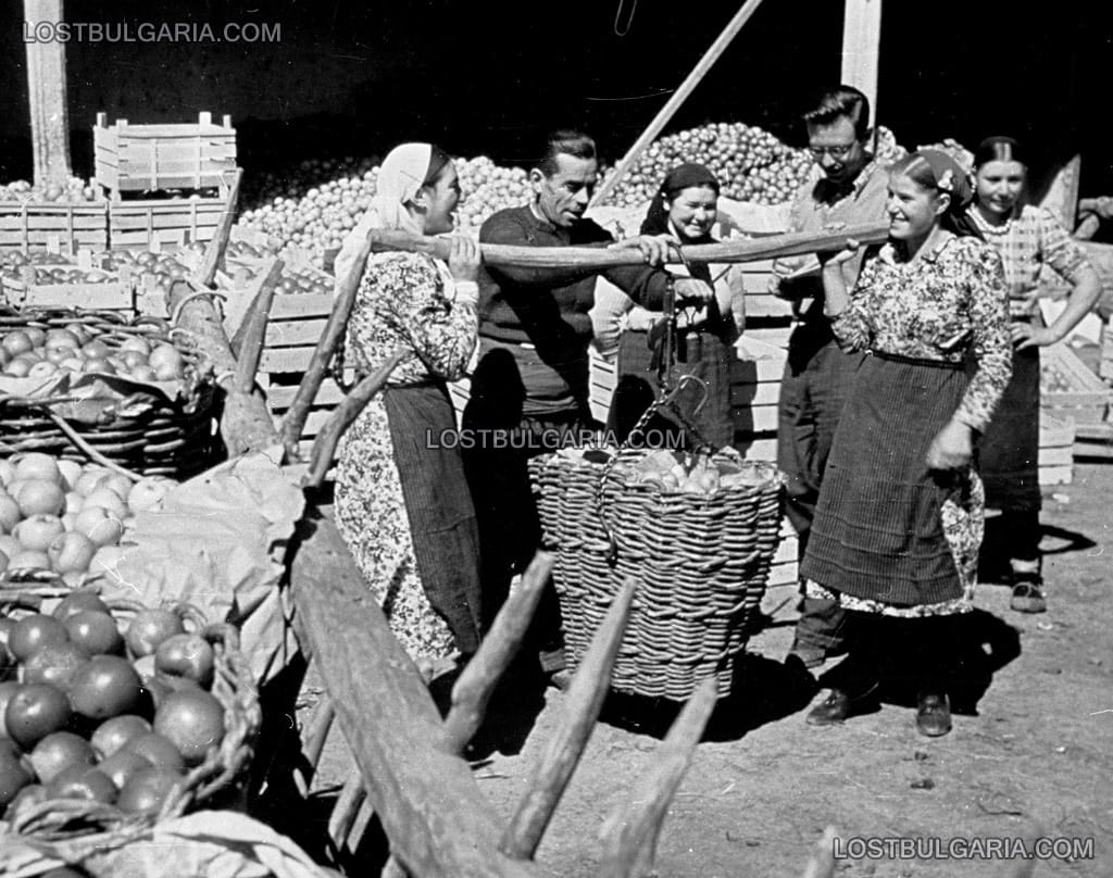 Теглене на ябълкова реколта, 30-те години на ХХ век