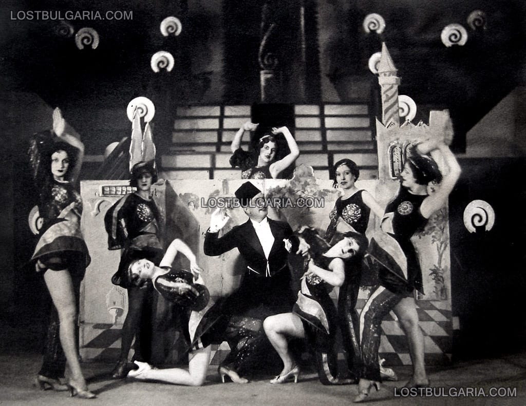 Спектакъл на Кооперативния театър – оперетата "Бал в Савоя", в главната роля (Мустафа Бей) – Иван Станев, София, 1933 г.