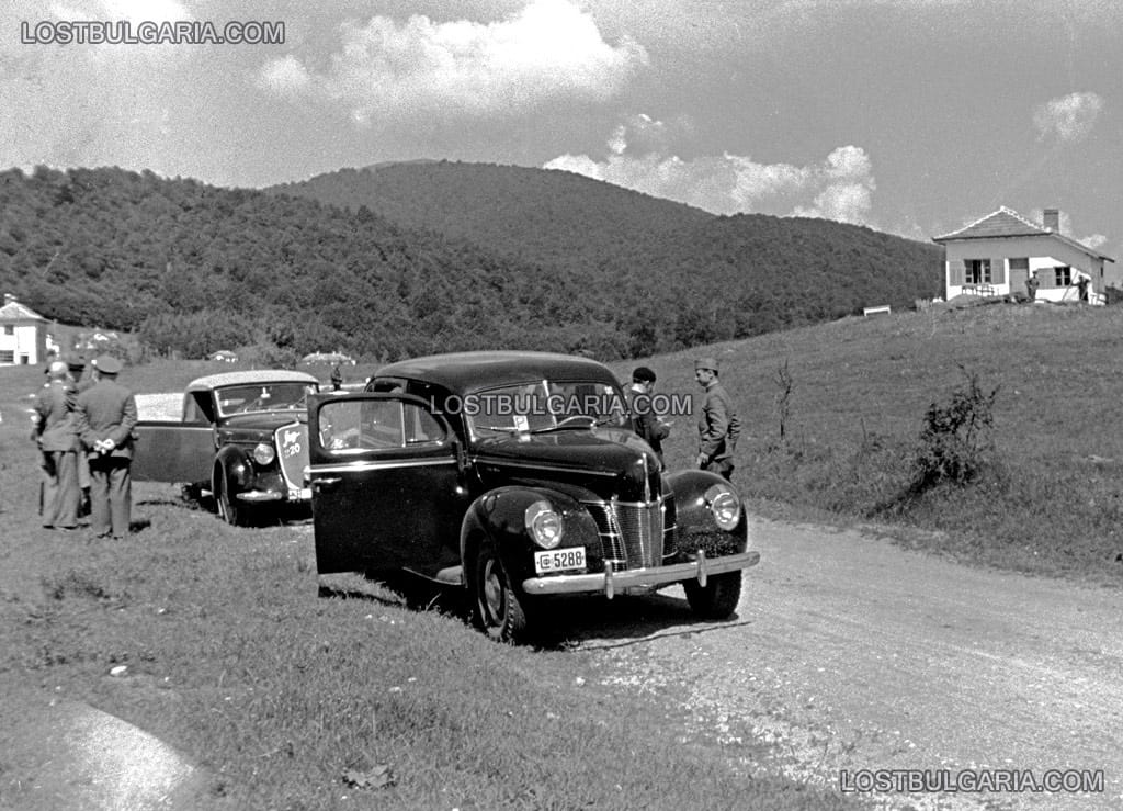 Служители на българската гражданска и военна администрация на път за новите територии в Македония, 1942 г.