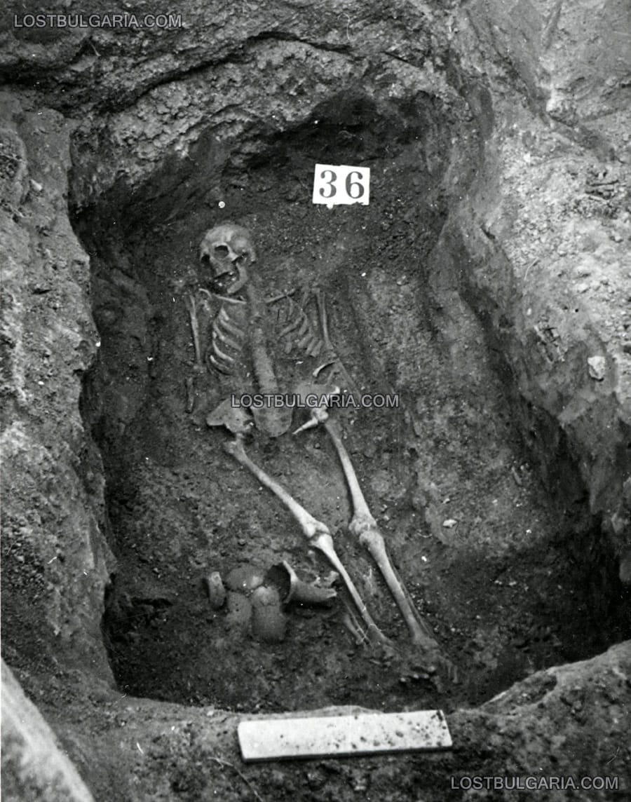 Разкопки на средновековен некропол край Нови пазар, гроб 36, 1955 г.