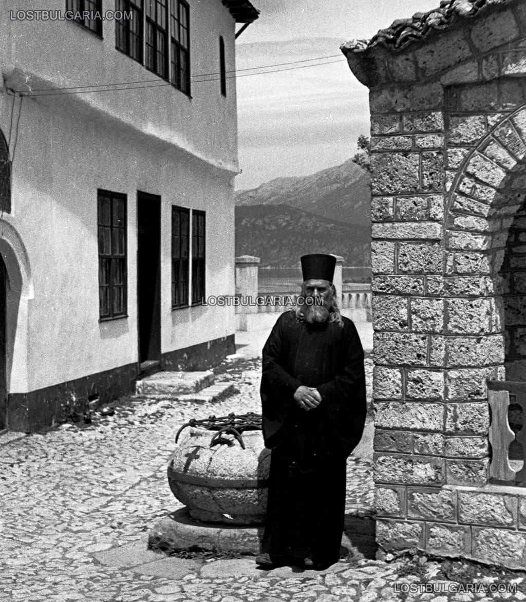 Монах от манастира "Св. Наум" на Охридското езеро, 1942 г.