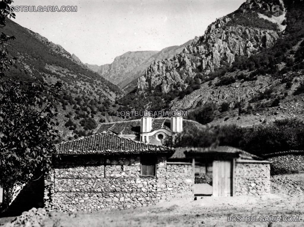 Сопот, манастирът "Свети Спас", 30-те години на ХХ век
