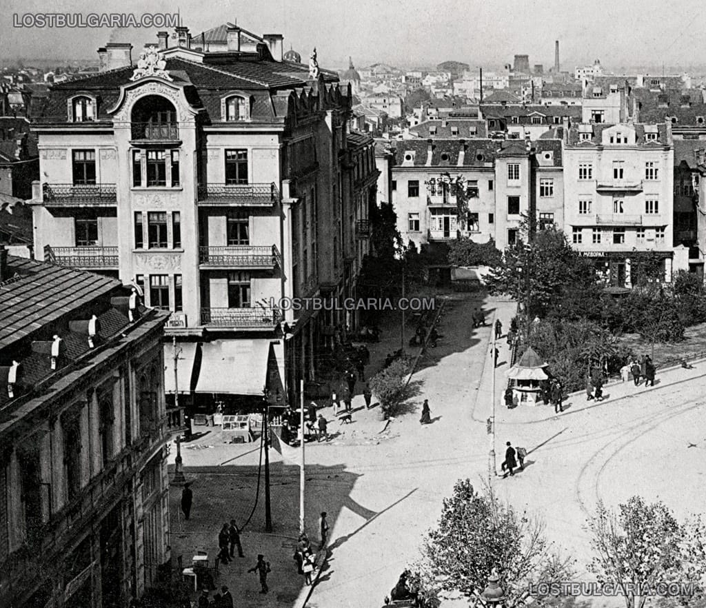 София, несъществуващи днес сгради на кръстовището на бул. "Витоша" и бул. "Ал. Стамболийски", срещу входа на църквата "Св. Неделя", 20-те години на ХХ век