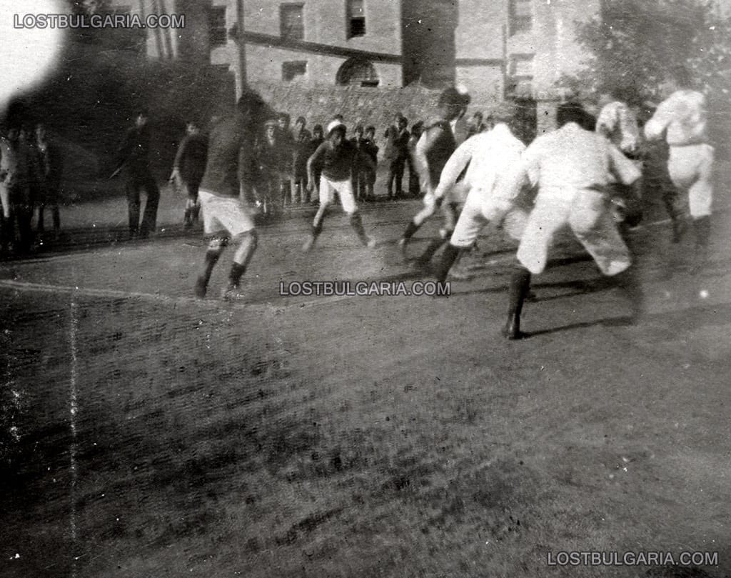 Футболен мач на ученици в Робърт колеж, Цариград, началото на ХХ век