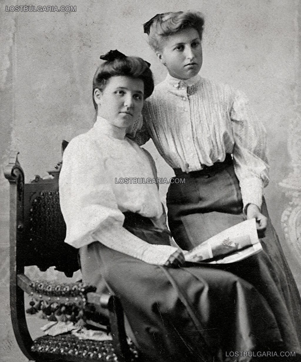 Портрет на две момичета, София, началото на ХХ век