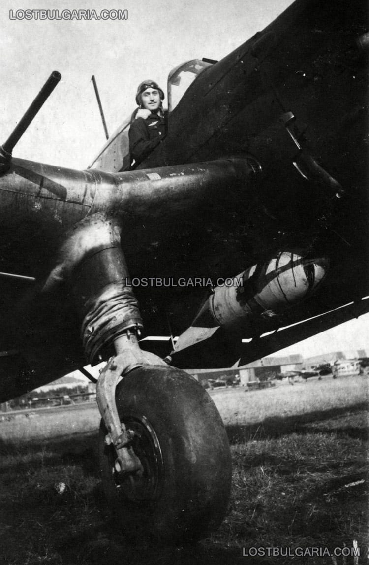 Подпоручик-летец с пикиращ бомбардировач Юнкерс-87 Щука (Junkers-87 Stuka)