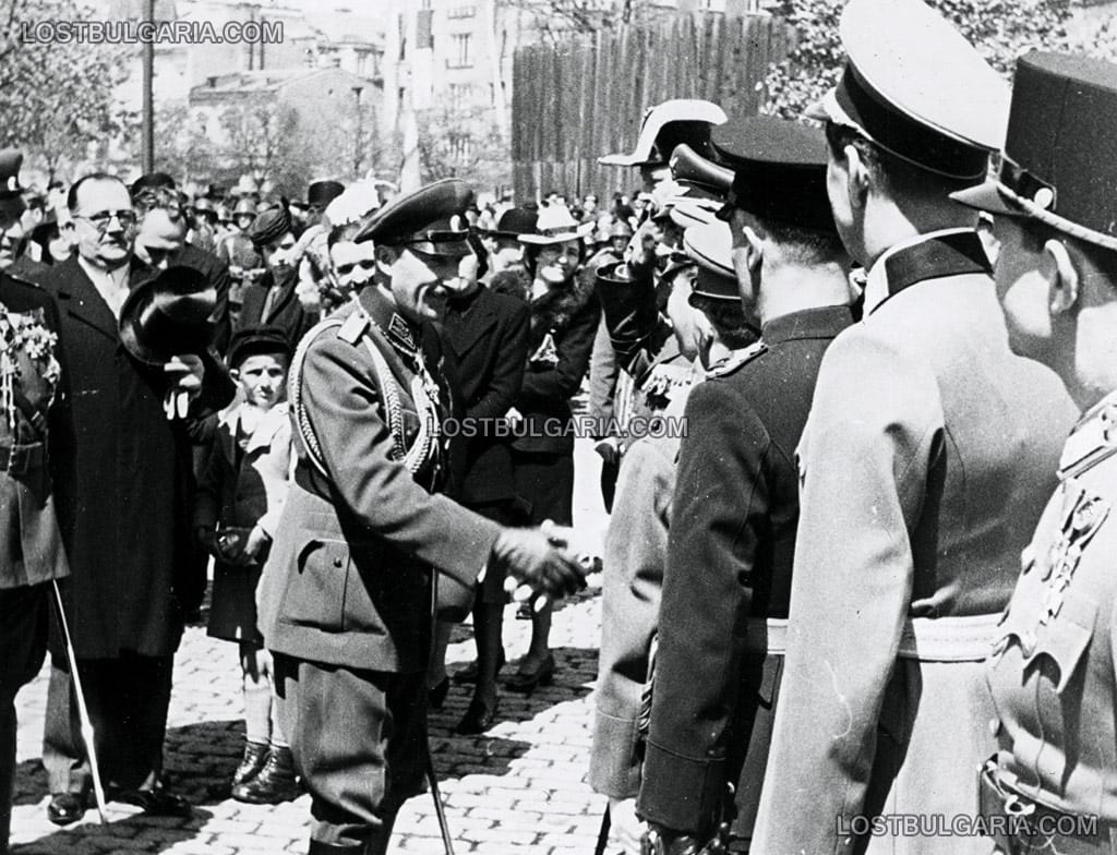 Н.В.Цар Борис ІІІ приема поздравления от представителите на чуждите военни мисии на парада по случай Гергьовден - празника на войската, София, 40-те години на ХХ век