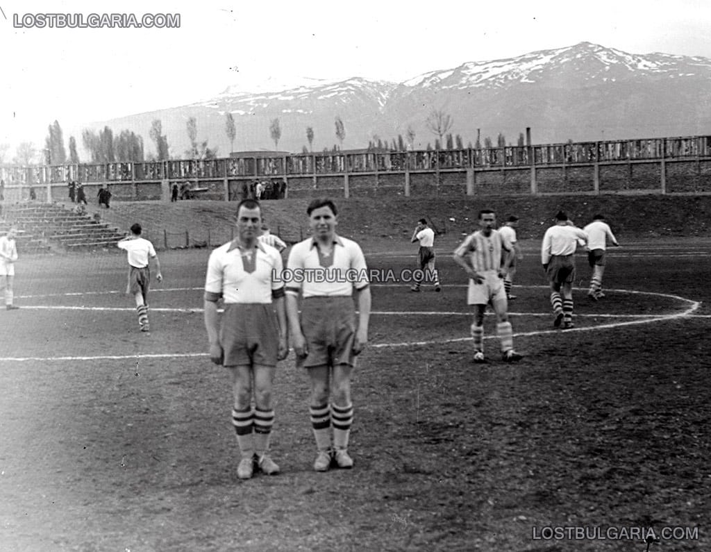 Футболен мач между "ЖСК София" и неизвестен (?) отбор преди мач на стадион "Левски", 1939/40 г.