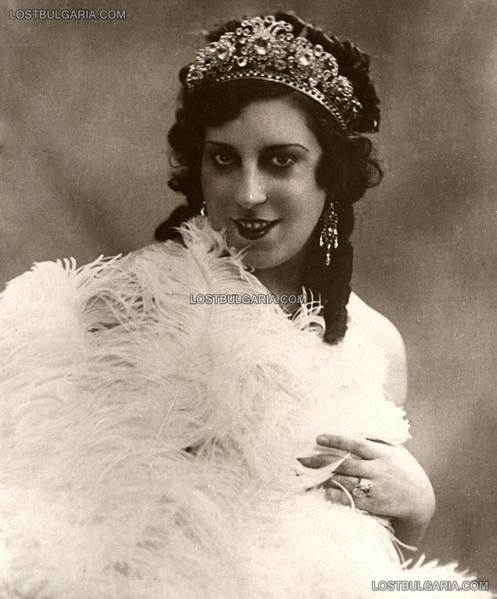 Портрет на оперната прима Цветана Табакова (Цвета), 30-те години на ХХ век﻿