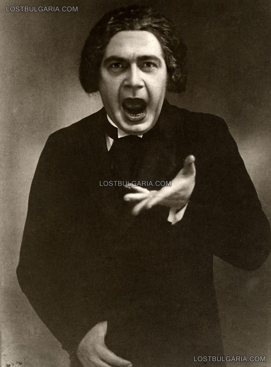 Портрет на оперния певец Никола Попов в роля от операта "Детето на любовта", 30-те години на XX век