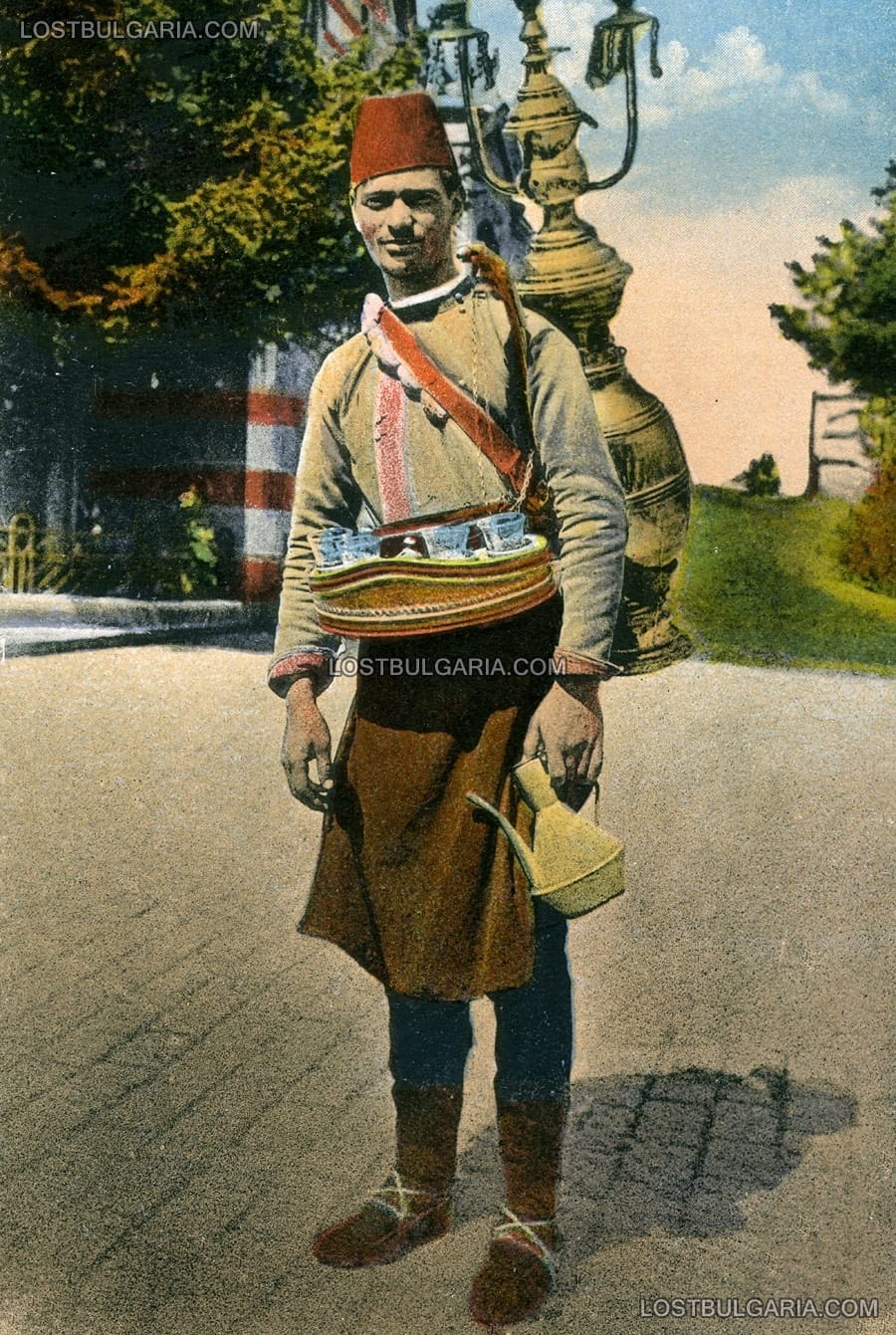 София, началото на ХХ век, албанец - продавач на захарен сироп, облечен в характерна носия
