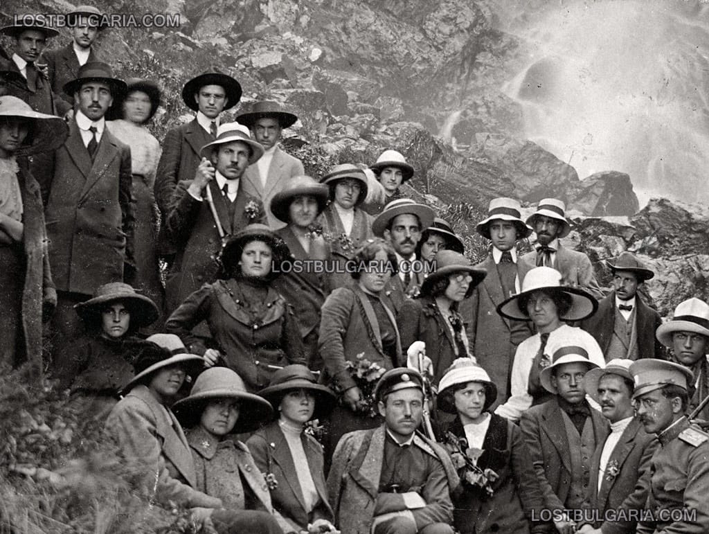 Екскурзия на студентската група тесни социалисти до Боянския водопад, 1914 г.