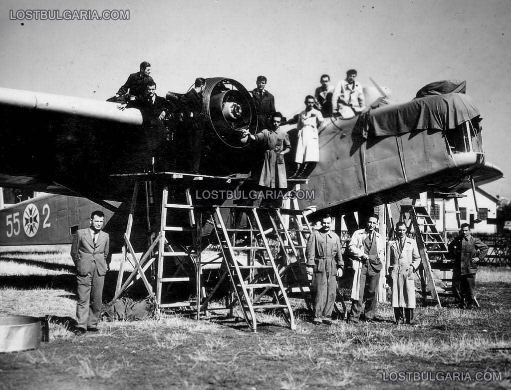 Летище Божурище, 1938 г., ремонт на двигателите на бомбардировач Дорние До-11 "Прилеп" (Dornier Do.11)