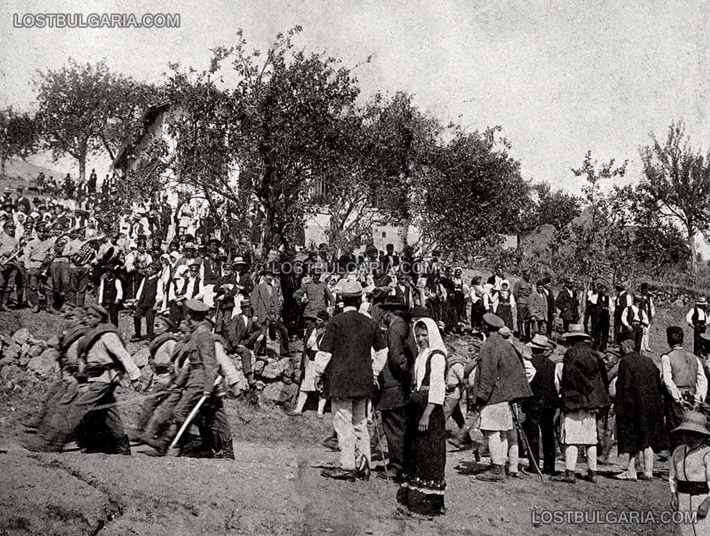 Надписана: "Освещаването на паметника в село Клисура (Софийско) на 21.IX.1919 г." - паметник на загиналите герои във войните 1912-1918 г.