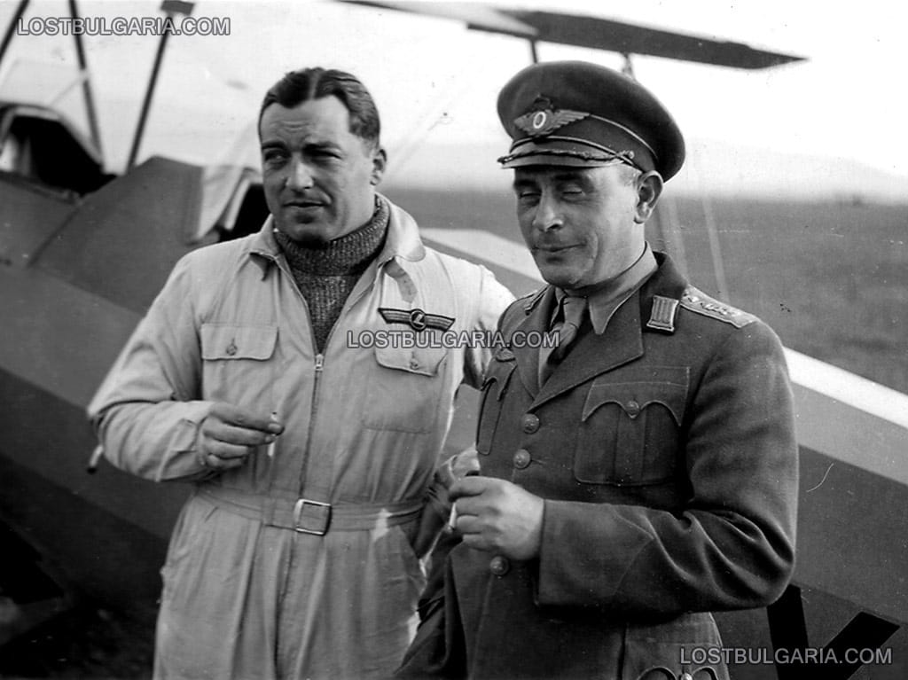 Офицер от Въздушните на Н.В. войски и германски пилот, приземил се на летище Божурище, 1939 г.
