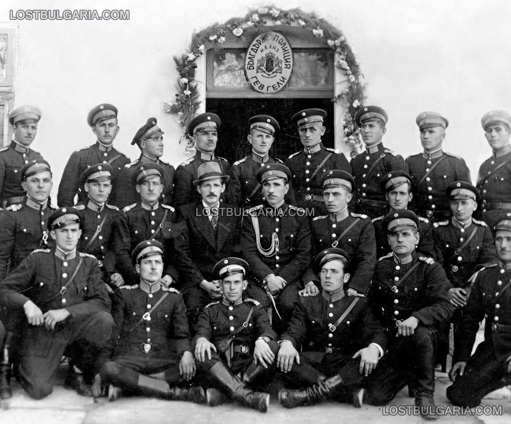 Полицаи, служащи в полицейския участък в Гевгели, 40-те години на ХХ век