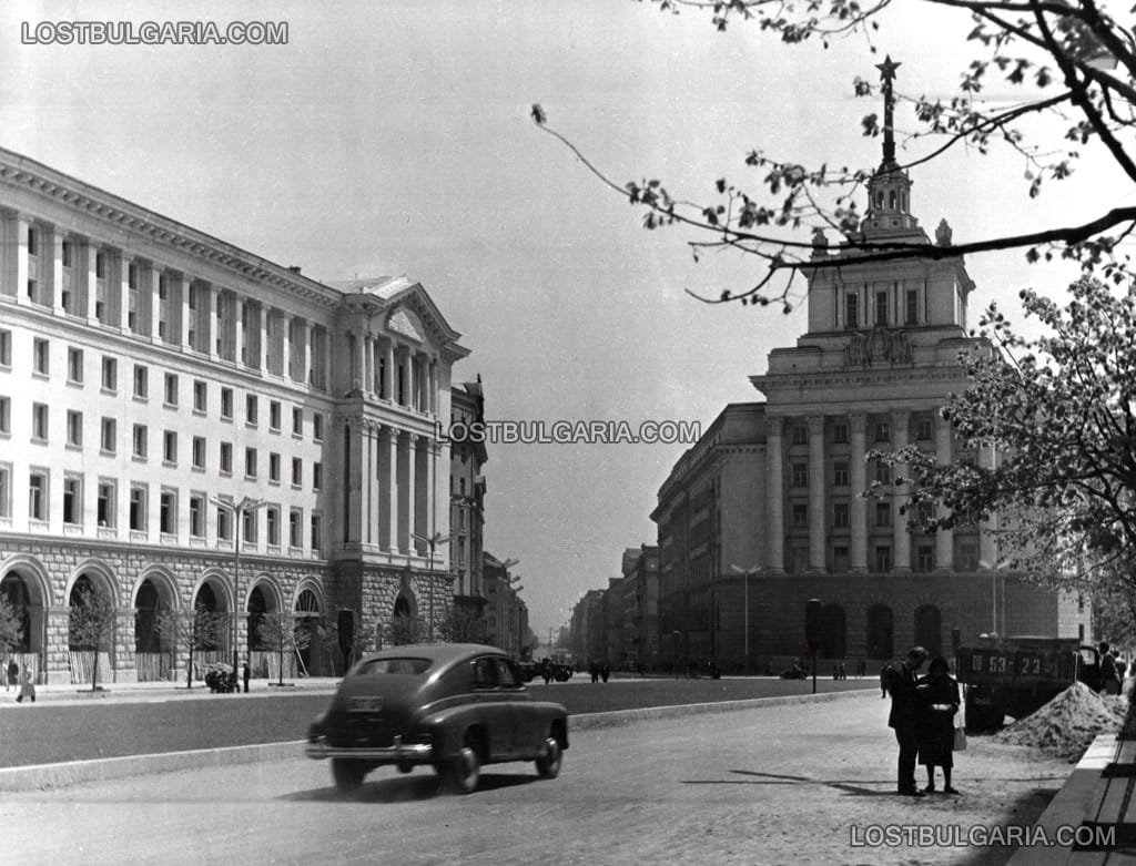 София, новопостроените сгради на Министерски съвет и Партийния дом, средата на 50-те години на ХХ век