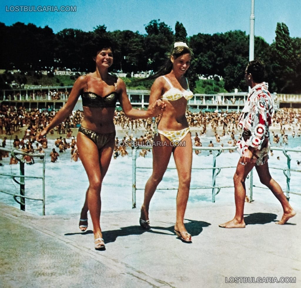Победителките на плажен конкурс за красота "Мис Варна" 1965 г.