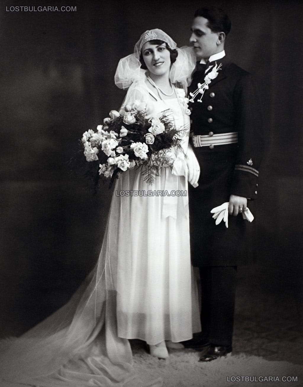 Сватбена фотография на флотски офицер и съпругата му, Русе, 20-те години на ХХ век
