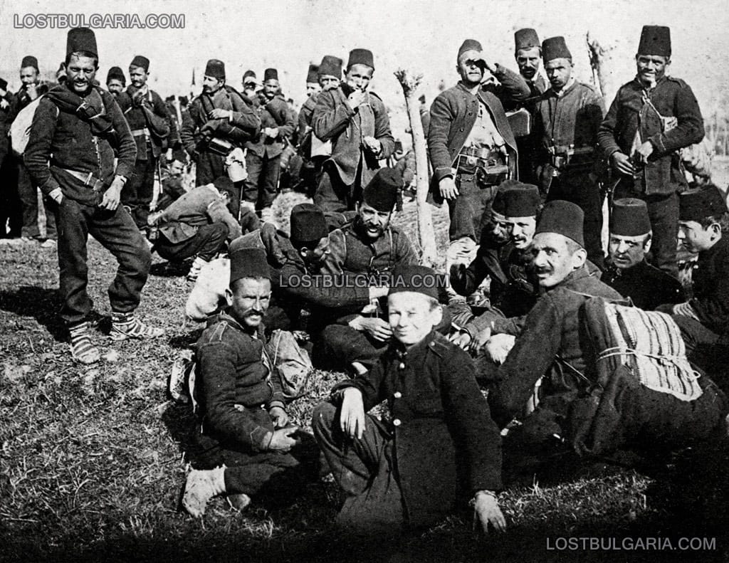 Надписана: "Турски аскери в почивка", части на турското опълчение - редифи по време на Първата Балканска война, 1912 г., неизвестно къде