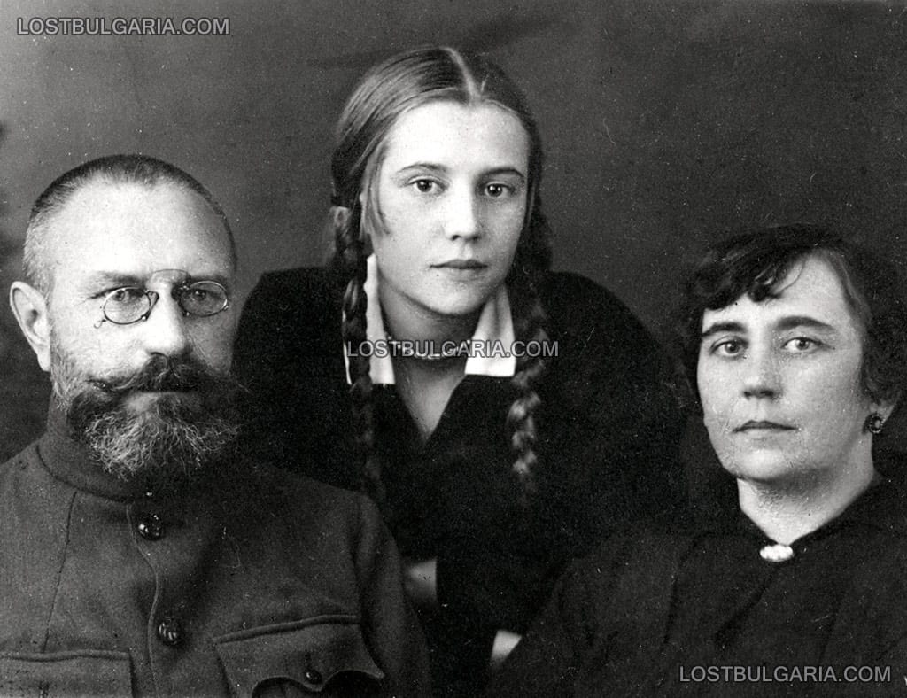 Семейството на бивш руски офицер от Бялата армия - емигрант, Варна, края на 20-те години на ХХ век