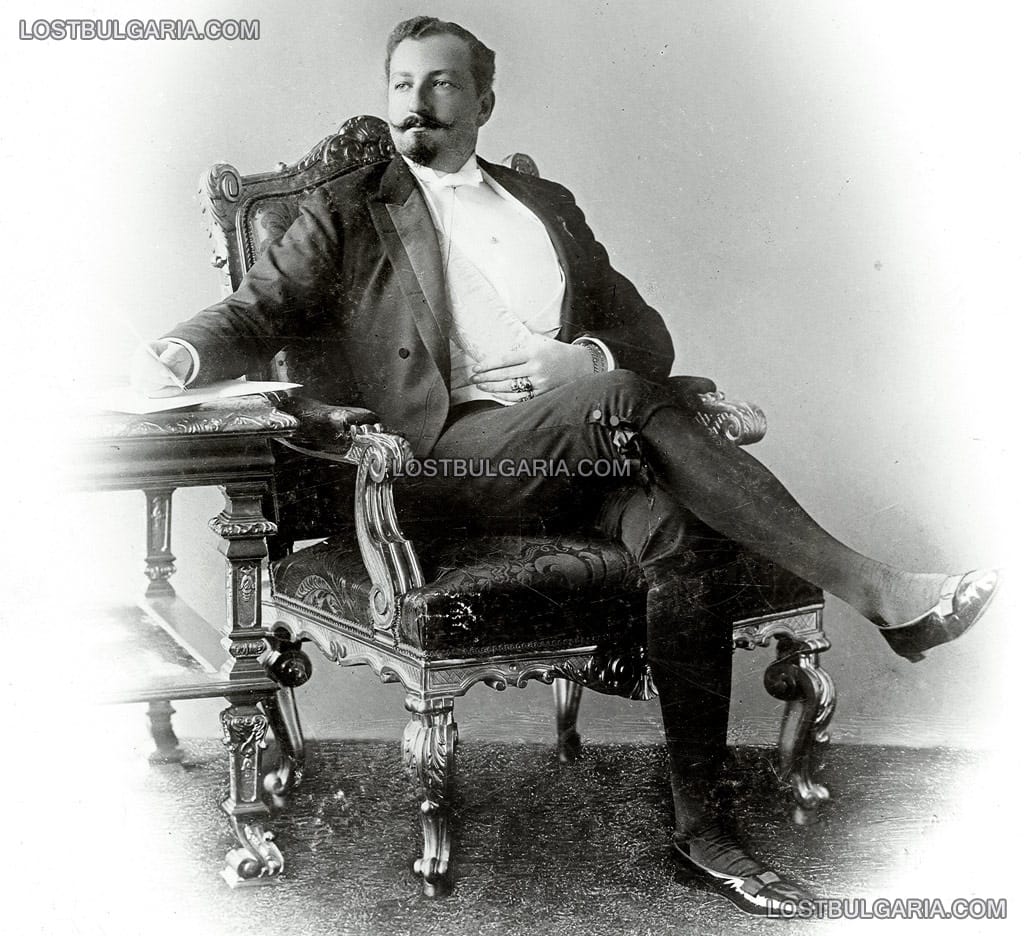 Княз Фердинанд с лентата на ордена "За Храброст", София, 1888 г.