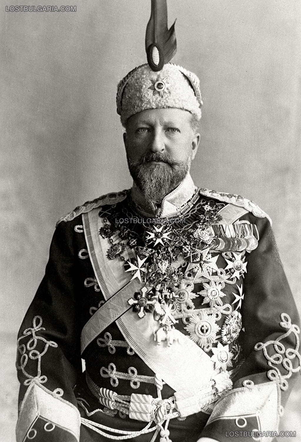 Цар Фердинанд облечен в гвардейска униформа, вероятно в периода на Първата Балканска война