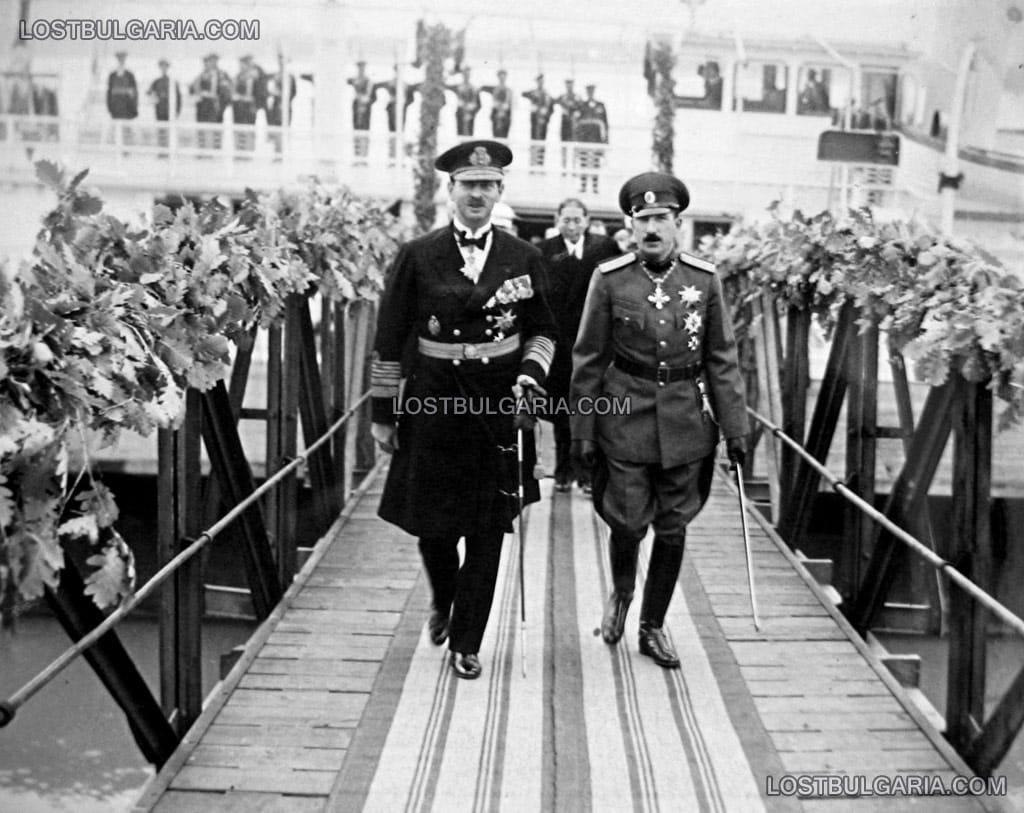 Н.В.Цар Борис III посреща румънския крал Карол II в Русе, дошъл с кораб за дипломатически преговори, октомври 1933 г.