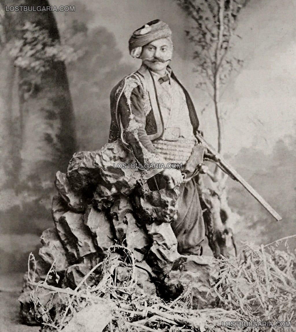 Войводата Филип Тотю (1830-1907), снимка от времето на участието му във Втората българска легия, 1868 г.