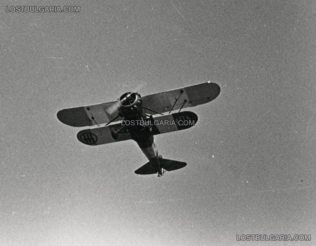 Двуплощен самолет IMAM Ro.41 на италианските военновъздушни сили, пилотиран от български пилот по време на обучение в Италия, 30-те години на ХХ век