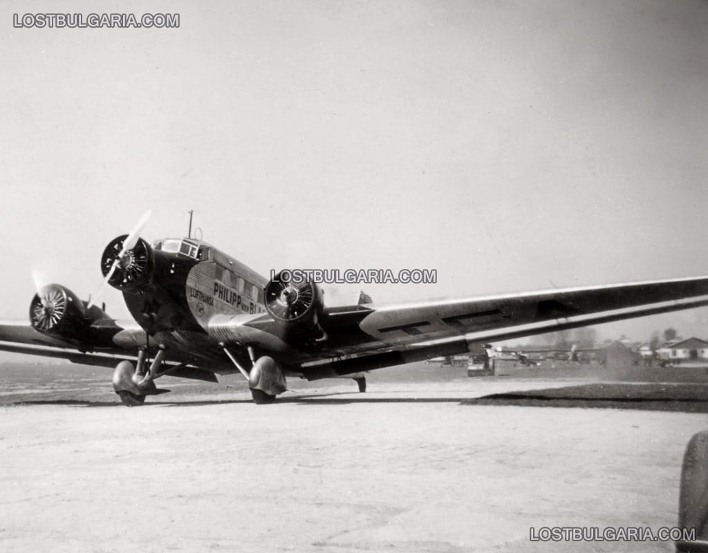 Самолет Юнкерс 52 (Junkers Ju 52) на Луфтханза на летище Божурище, 30-те години на ХХ век