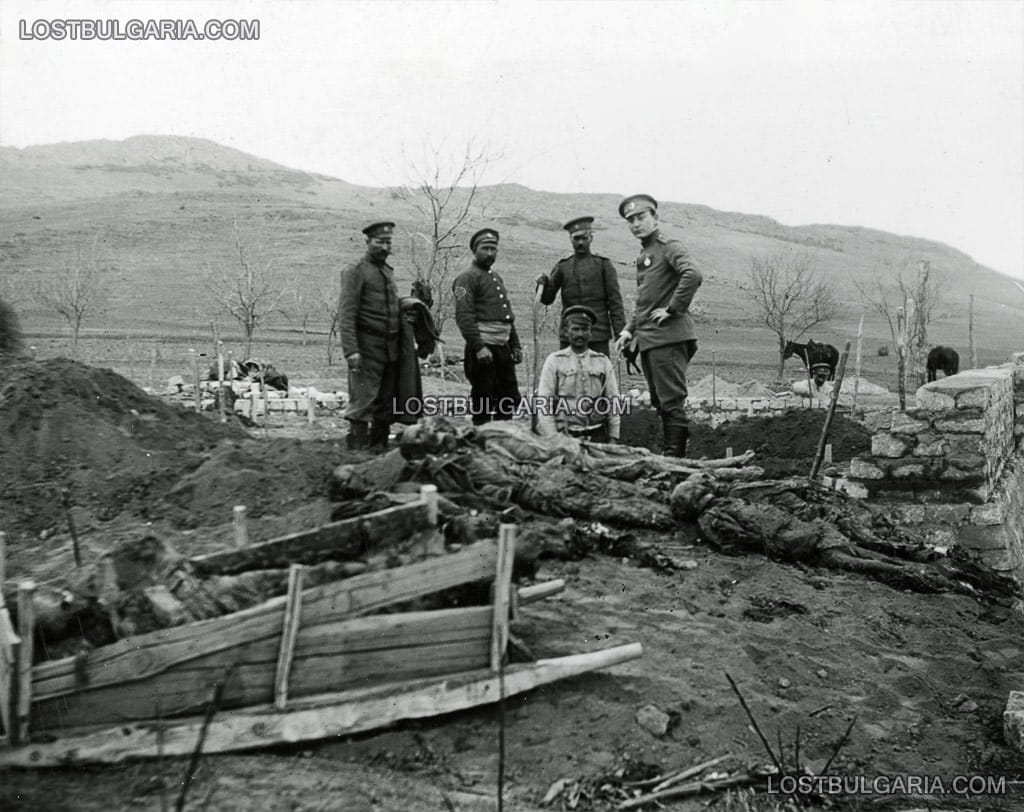 Ексхумация вероятно на войнишки гробове на Южния фронт, месец април 1918 г.