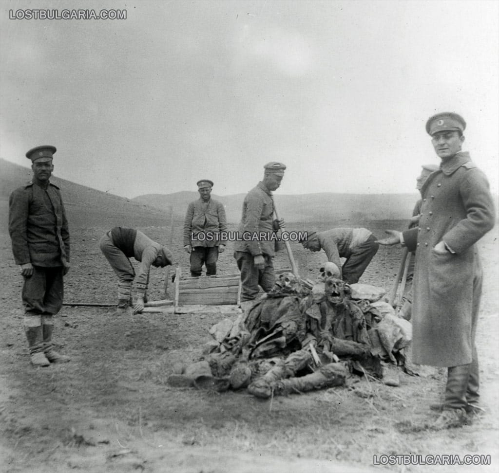 Ексхумация вероятно на войнишки гробове на Южния фронт, месец април 1918 г.