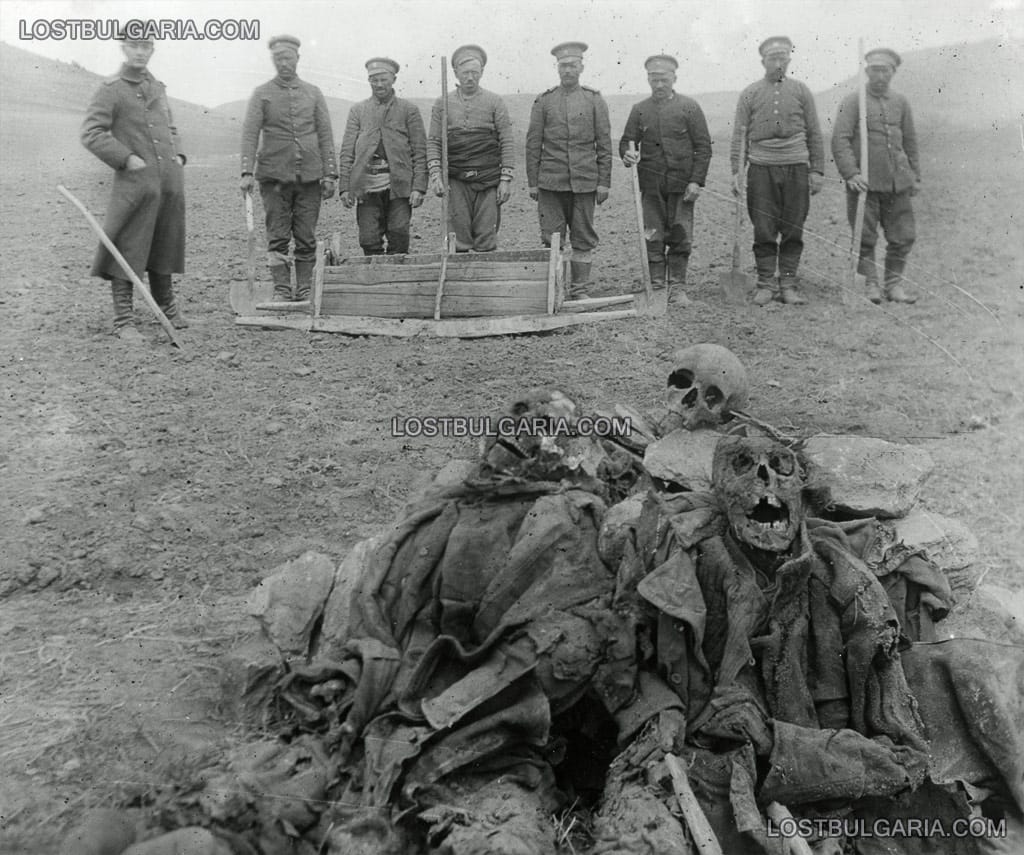 Ексхумация вероятно на войнишки гробове на Южния фронт, месец април 1918 г.